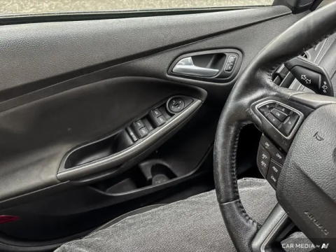 photo of 2016 Ford Focus 4dr Sdn SE 15