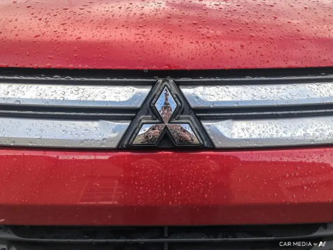 photo of 2015 Mitsubishi Outlander 4WD 4dr ES 8