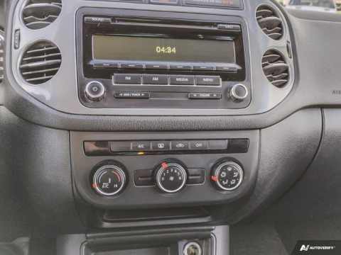 photo of 2015 VOLKSWAGEN Tiguan 4MOTION 4dr Auto Comfortline 16