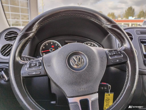 photo of 2015 VOLKSWAGEN Tiguan 4MOTION 4dr Auto Comfortline 11