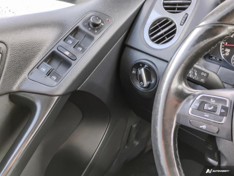 photo of 2015 VOLKSWAGEN Tiguan 4MOTION 4dr Auto Comfortline 14