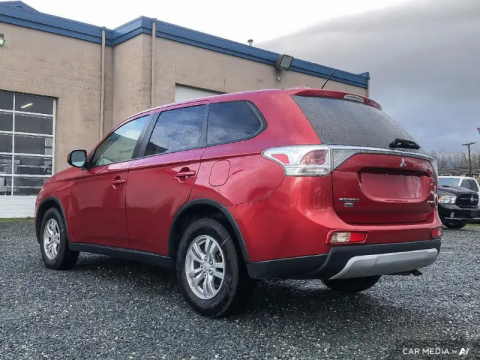 photo of  2015 Mitsubishi Outlander 4WD 4dr ES 4