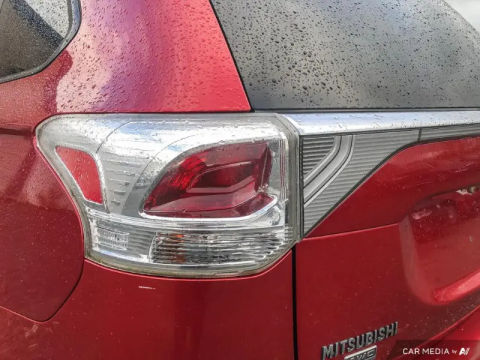 photo of 2015 Mitsubishi Outlander 4WD 4dr ES 10