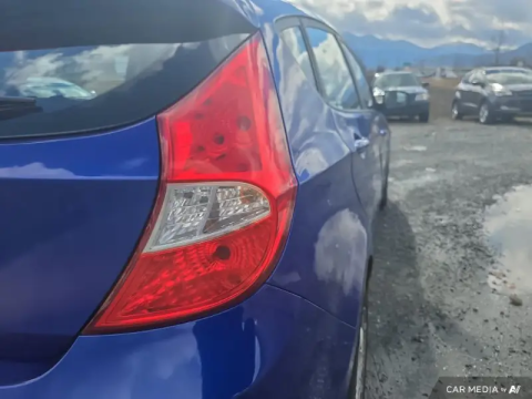 photo of 2012 Hyundai Accent 5dr HB Man GL 10