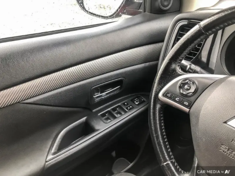 photo of 2015 Mitsubishi Outlander 4WD 4dr ES 15