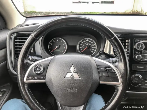 photo of 2015 Mitsubishi Outlander 4WD 4dr ES 13