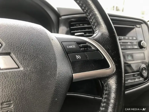 photo of 2015 Mitsubishi Outlander 4WD 4dr ES 14